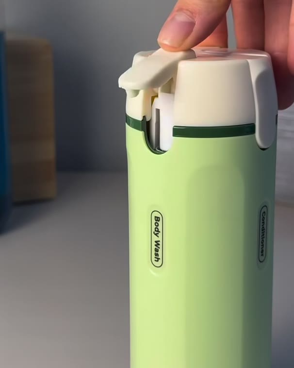 Deksel op de reisdispenser zetten